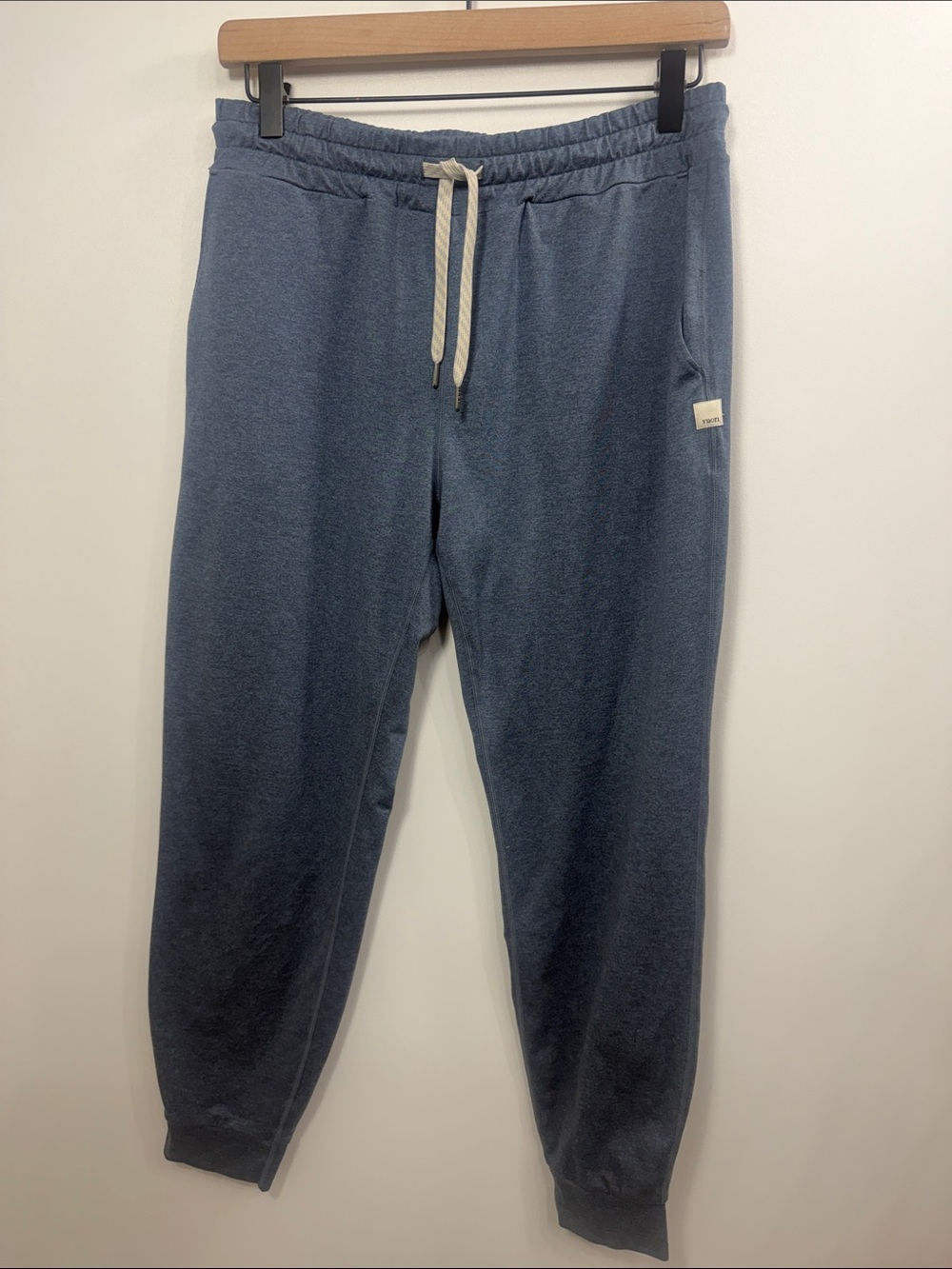 Vuori Women’s Blue Performance Joggers size Small.